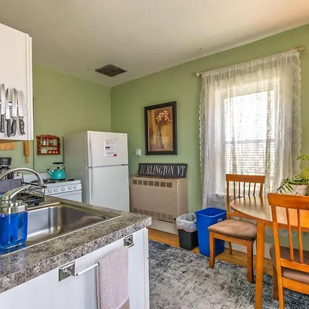 Centrally Located With Lake Views Burlington Exterior foto