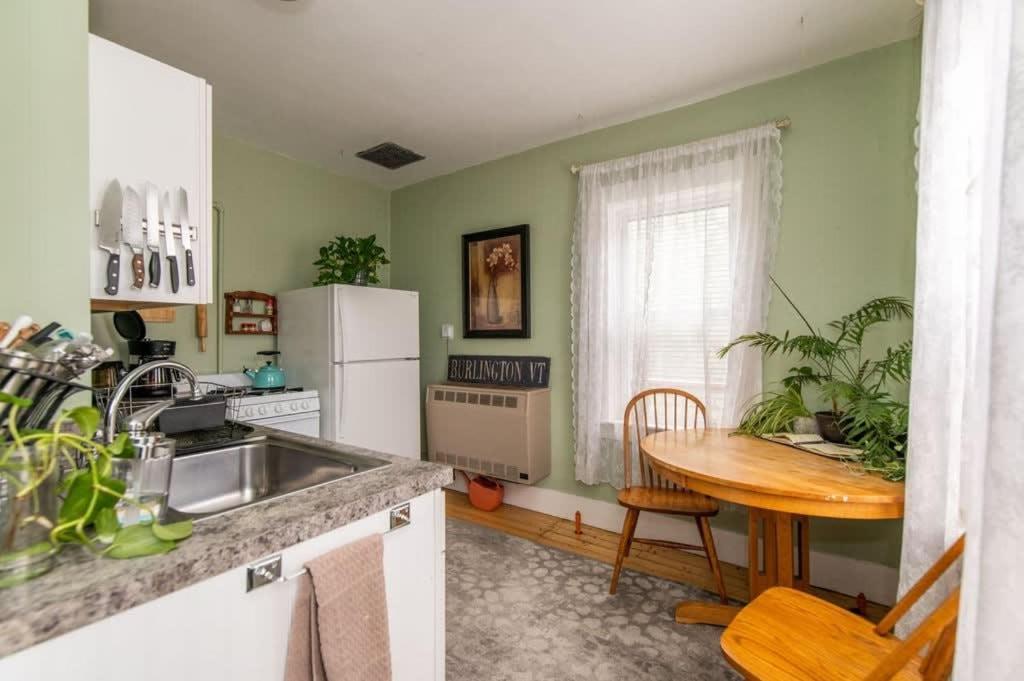 Centrally Located With Views Apartment Burlington