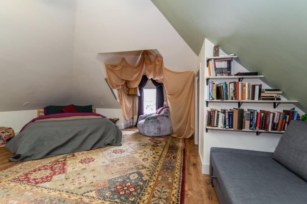 Apartment Centrally Located With Views *