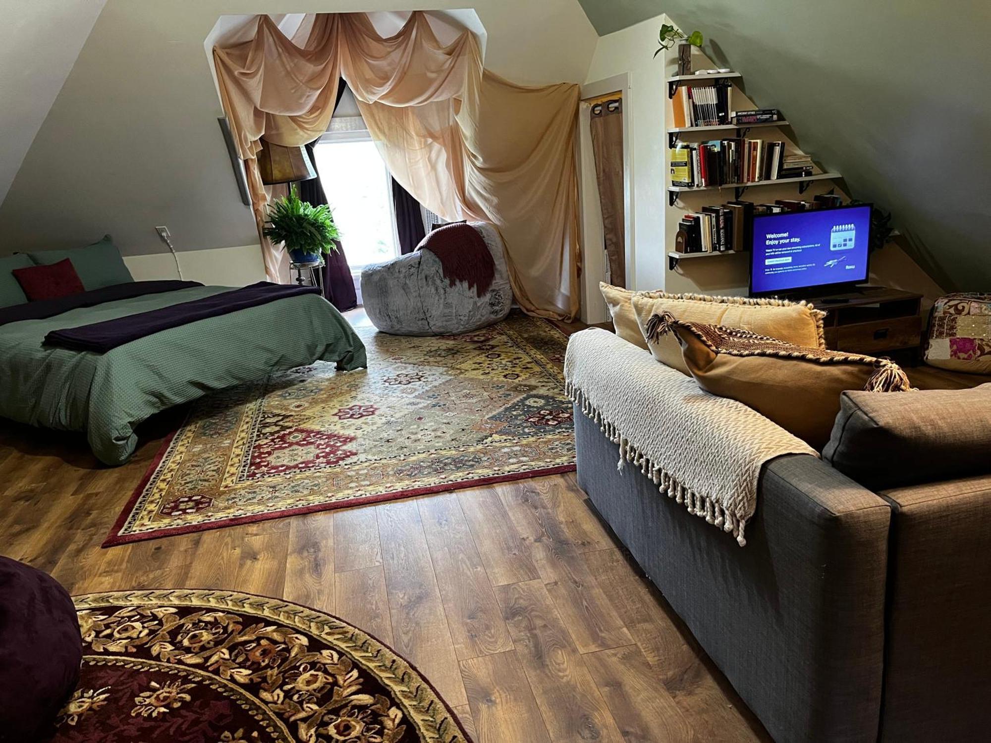 Apartment Centrally Located With Views Burlington
